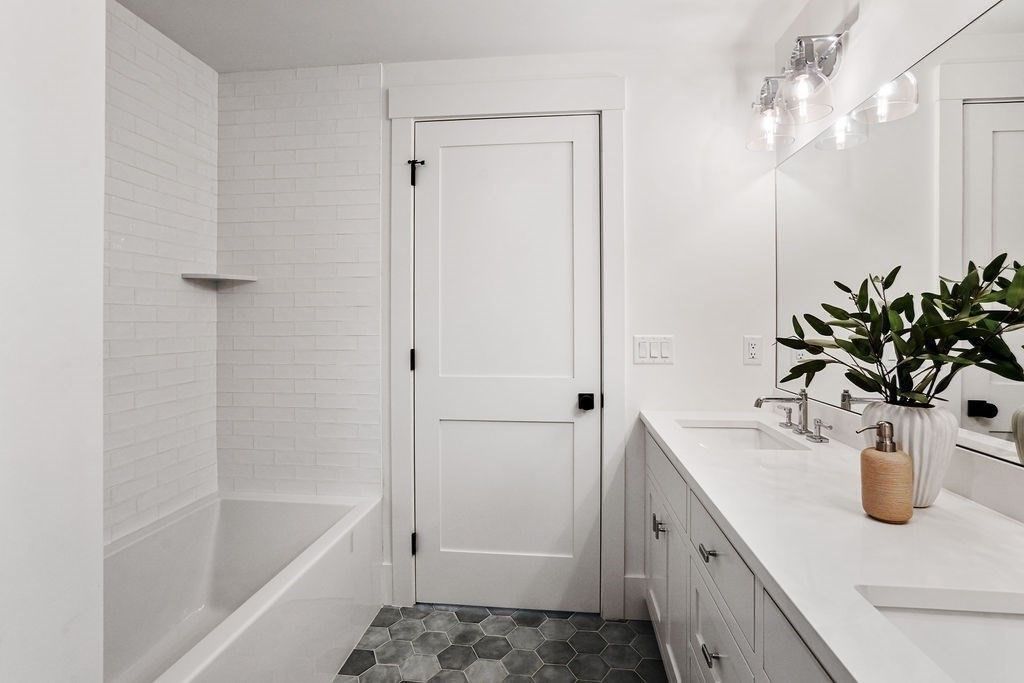 Bathroom, Dual Sink Vanities, Interior