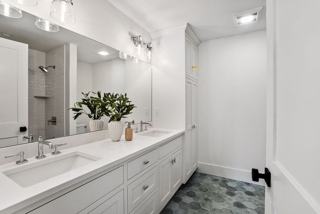 Bathroom, Dual Sink Vanities, Interior