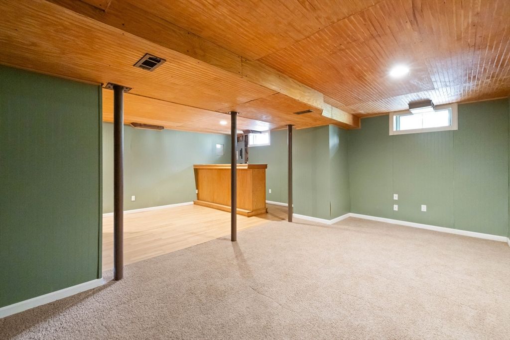 Empty room, Interior, Wooden Ceilings