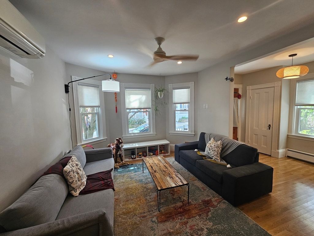 Interior, Living room, Pendant Lights, Recessed Lighting, Wood Texture Flooring