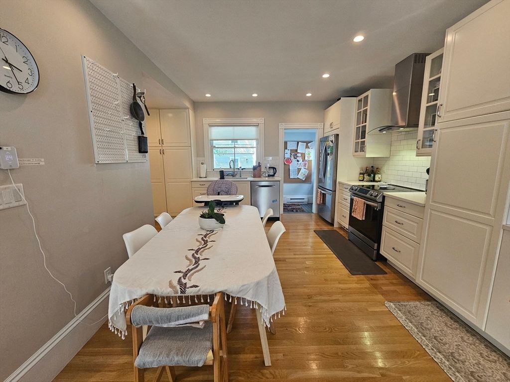 Dining room, Interior, Kitchen, Recessed Lighting, Wood Texture Flooring