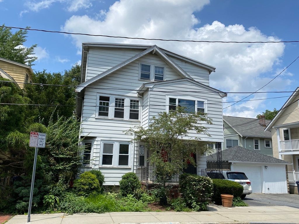 Attached, Exterior, Facade, Queen Anne Victorian