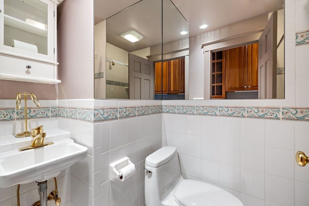 Bathroom, Interior, Recessed Lighting