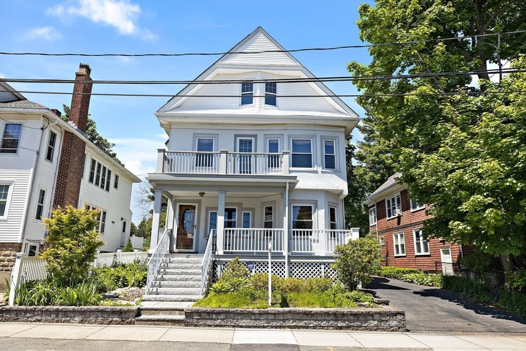 Exterior, Facade, Queen Anne Victorian