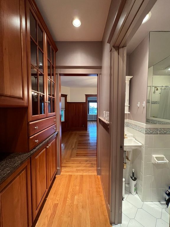 Bathroom, Interior, Recessed Lighting, Wood Texture Flooring