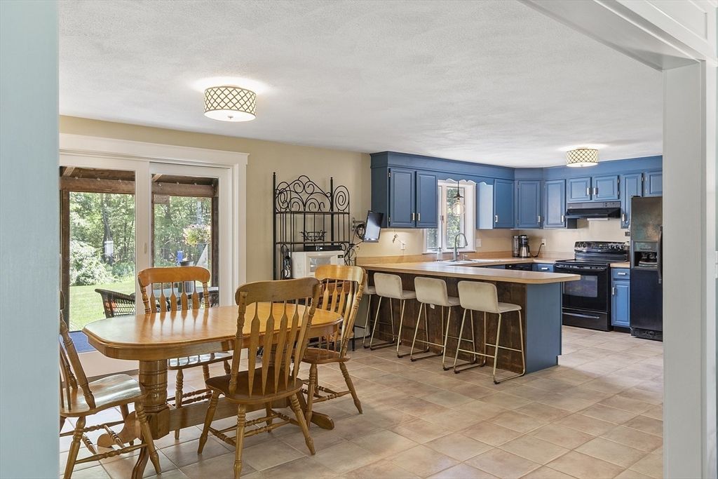 Dining room, Interior, Kitchen, Stainless Steel Appliances