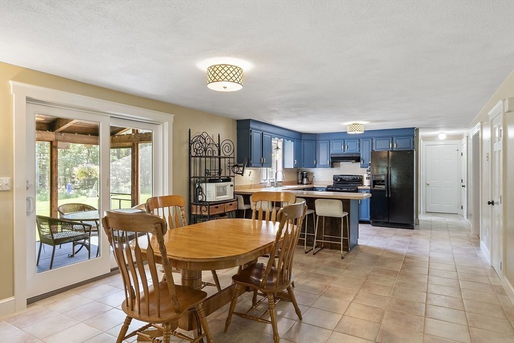 Dining room, Interior, Kitchen, Stainless Steel Appliances