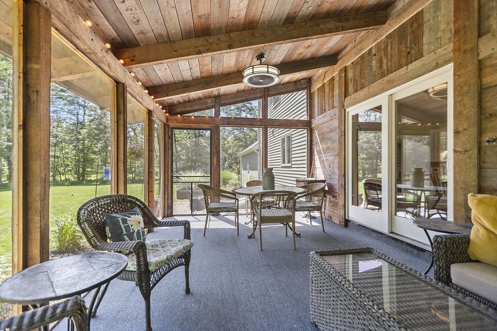 Dining room, Interior, Sun Room, Wooden Beams, Wooden Ceilings