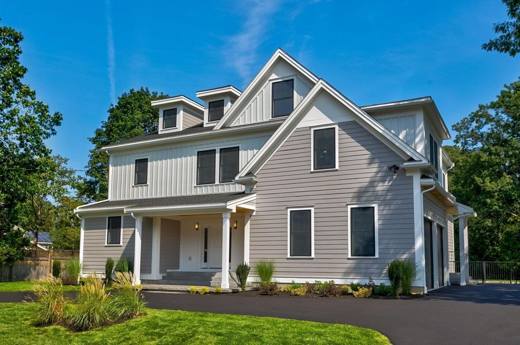 Attached, Exterior, Facade, Farmhouse