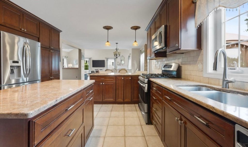 Interior, Kitchen, Pendant Lights, Stainless Steel Appliances