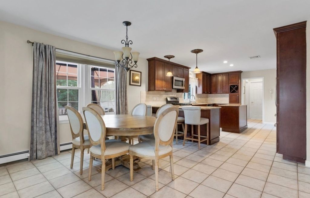 Dining room, Interior, Kitchen, Pendant Lights, Recessed Lighting, Stainless Steel Appliances