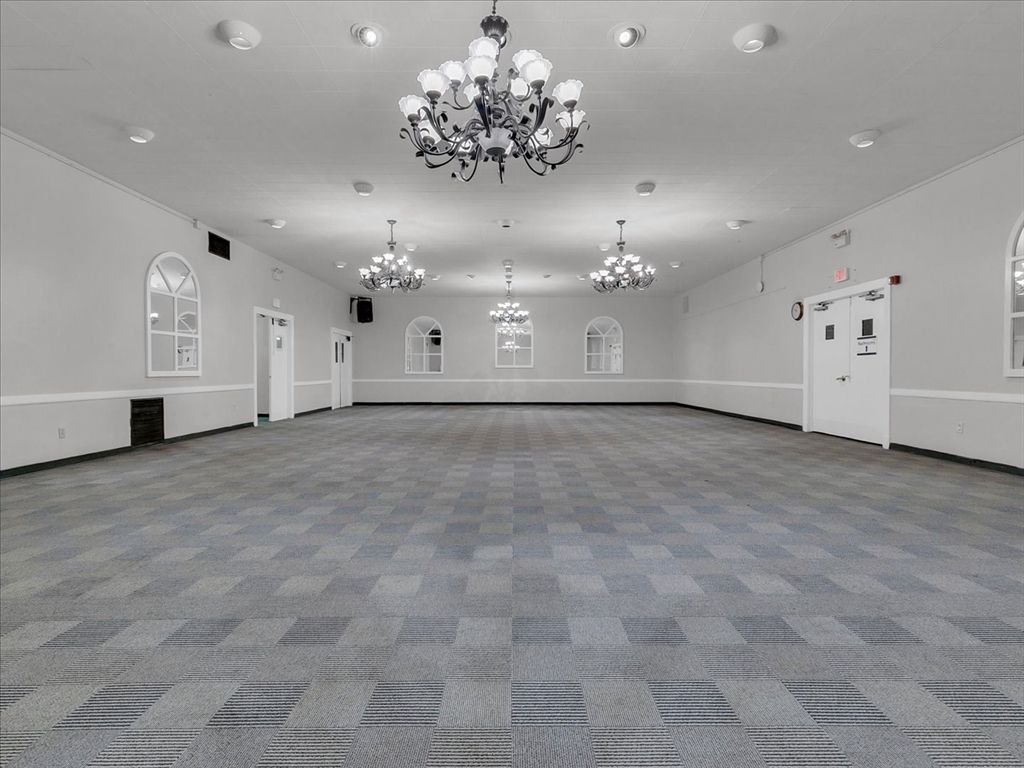 Chandelier, Empty room, Interior, Recessed Lighting