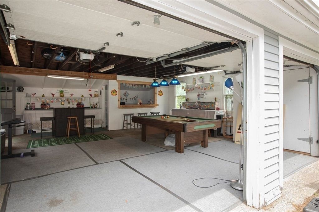 Billiard Table, Game Room, Interior
