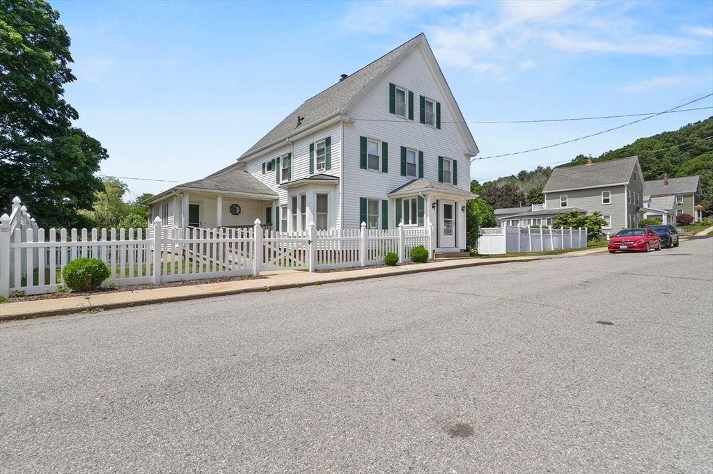 Exterior, Facade, Queen Anne Victorian