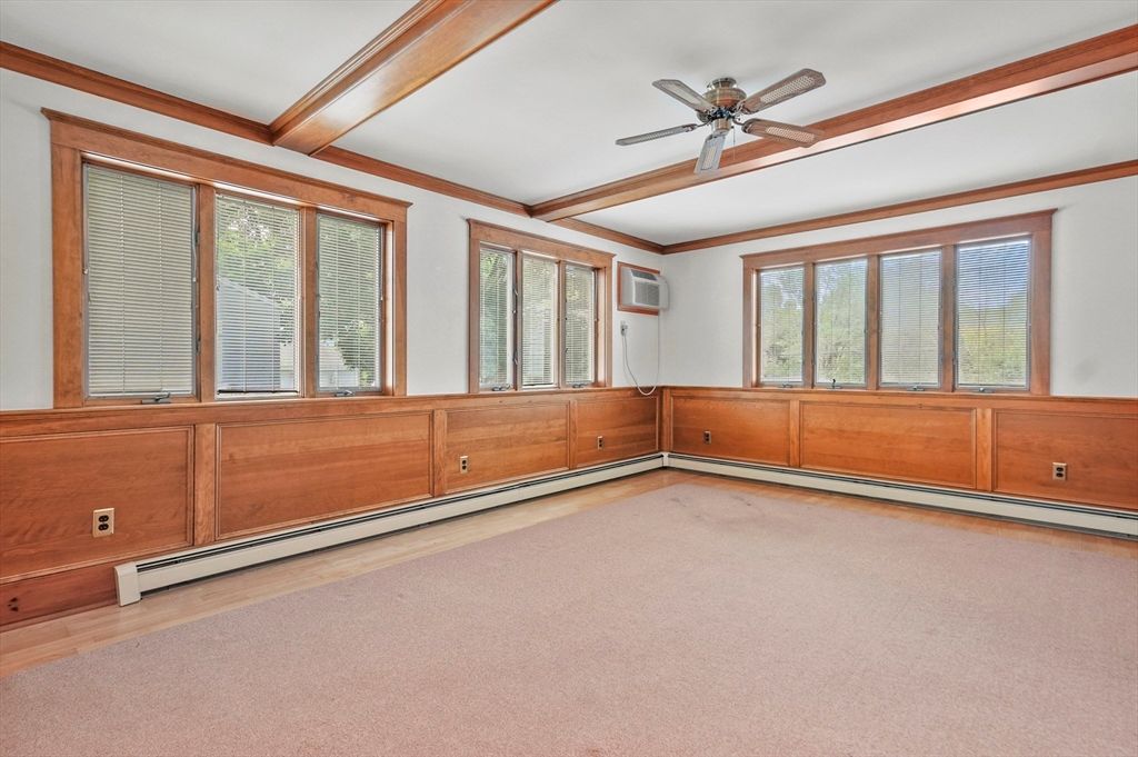 Empty room, Interior, Wooden Beams
