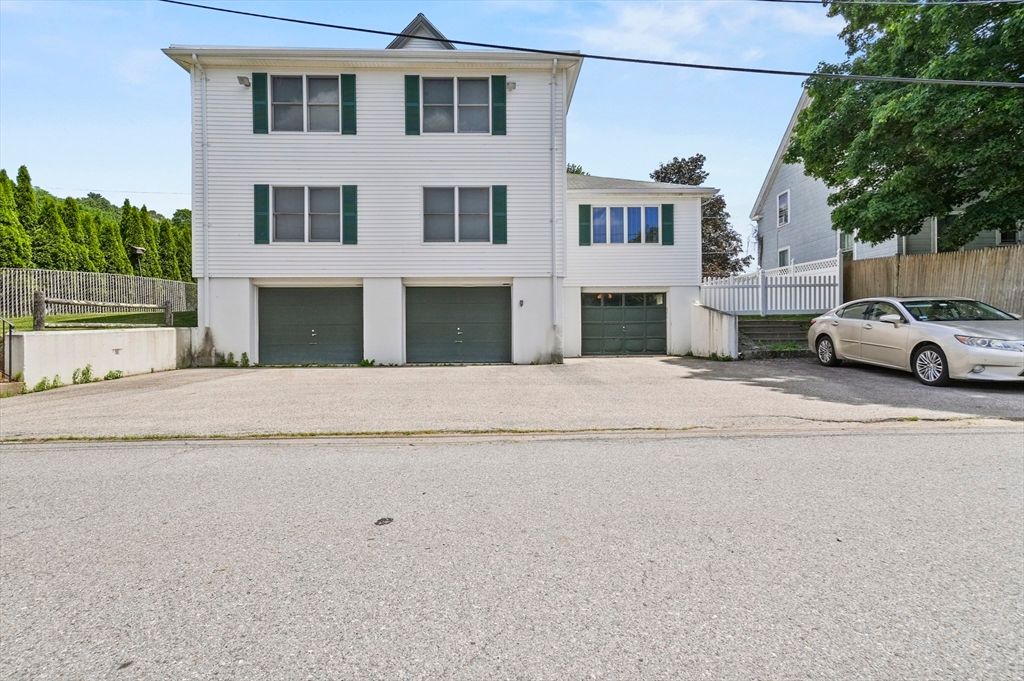 Attached, Exterior, Facade, Raised Ranch