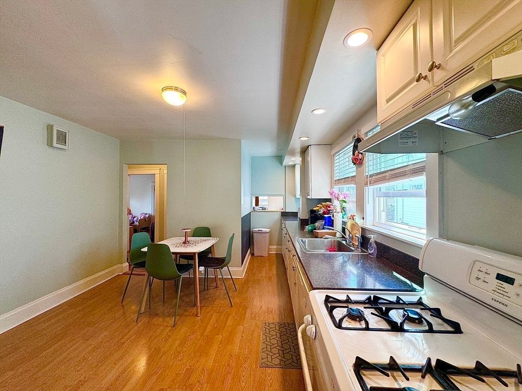 Dining room, Interior, Kitchen, Recessed Lighting, Wood Texture Flooring
