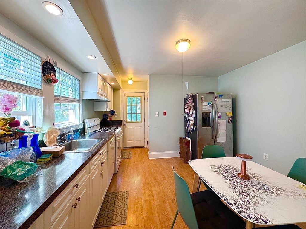 Dining room, Interior, Kitchen, Recessed Lighting, Wood Texture Flooring