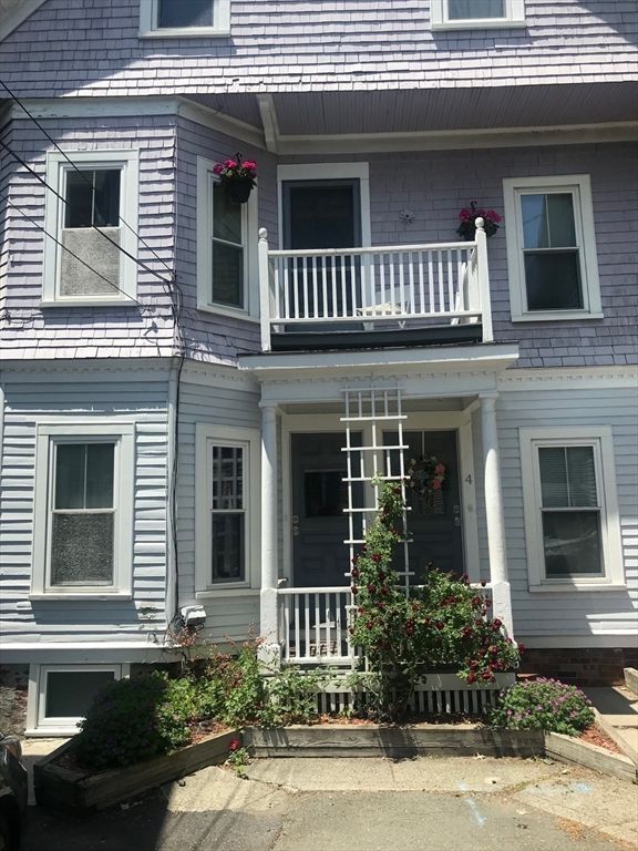 Exterior, Facade, Queen Anne Victorian