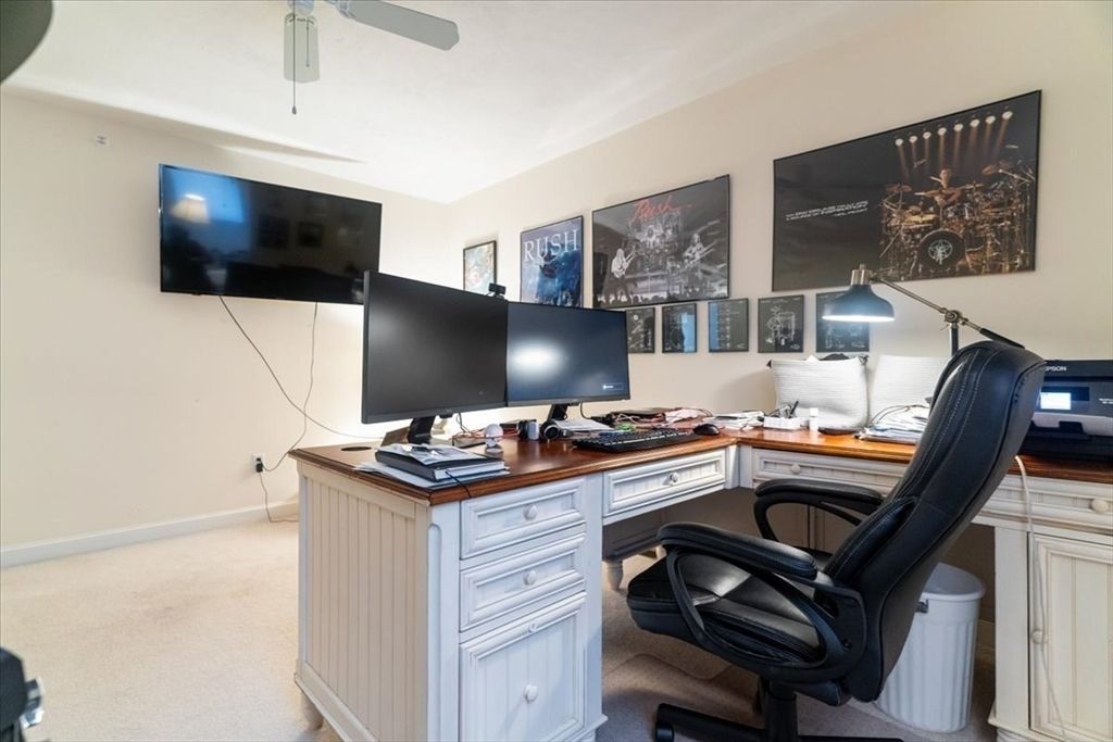 Home Office, Interior