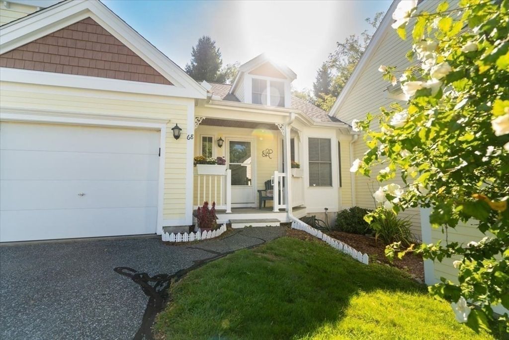 Attached, Exterior, Facade, Cape Cod