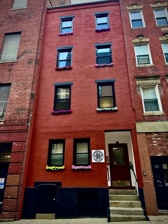 Exterior, Facade, Brick Facade, Rowhouse