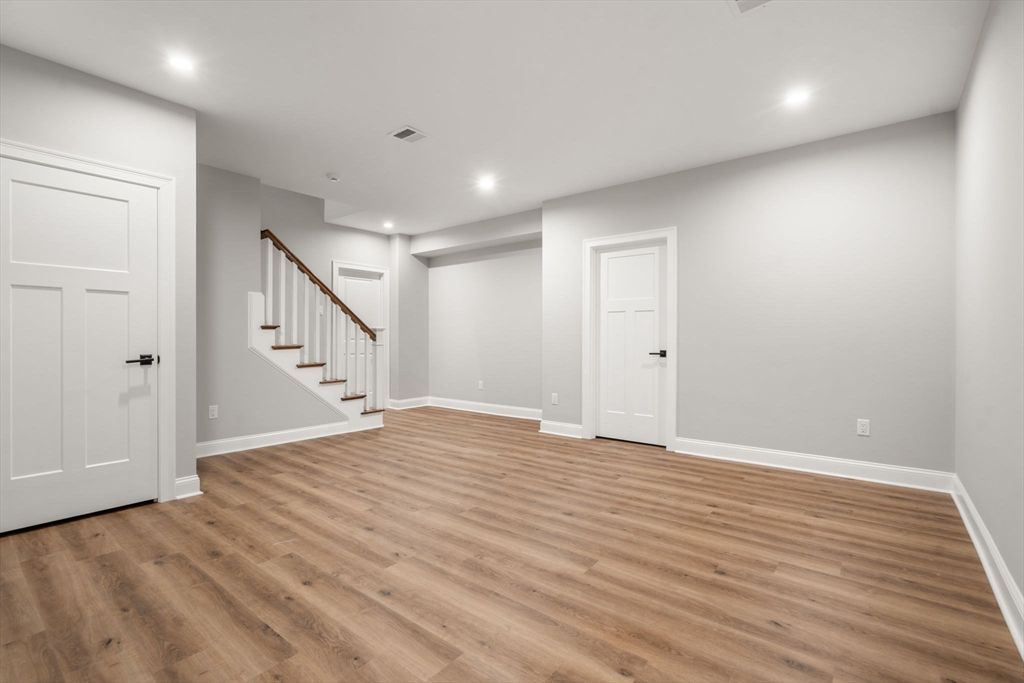 Empty room, Interior, Recessed Lighting, Wood Texture Flooring