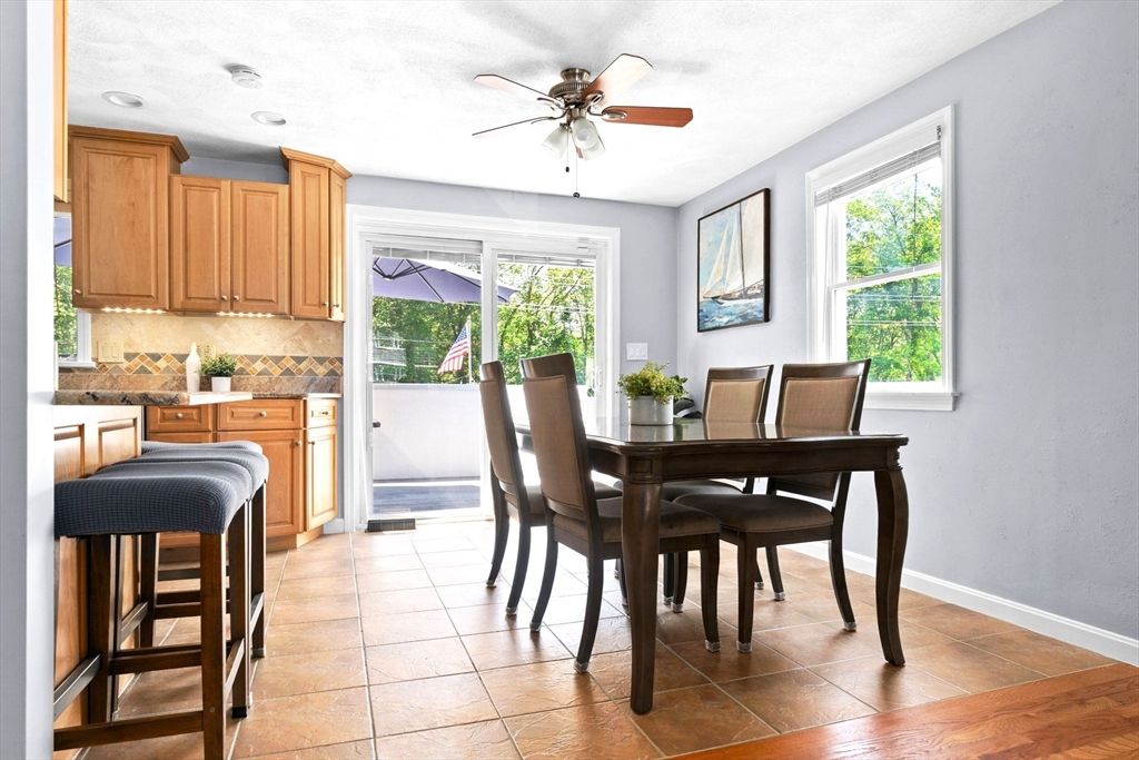 Dining room, Interior, Recessed Lighting