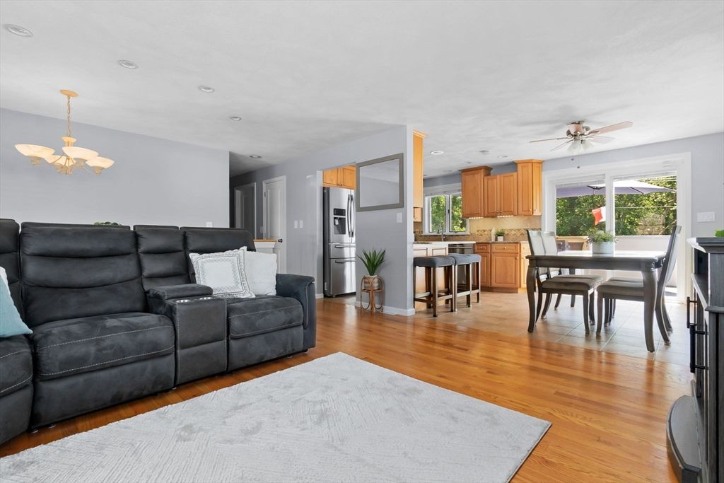 Dining room, Interior, Kitchen, Living room, Recessed Lighting, Wood Texture Flooring