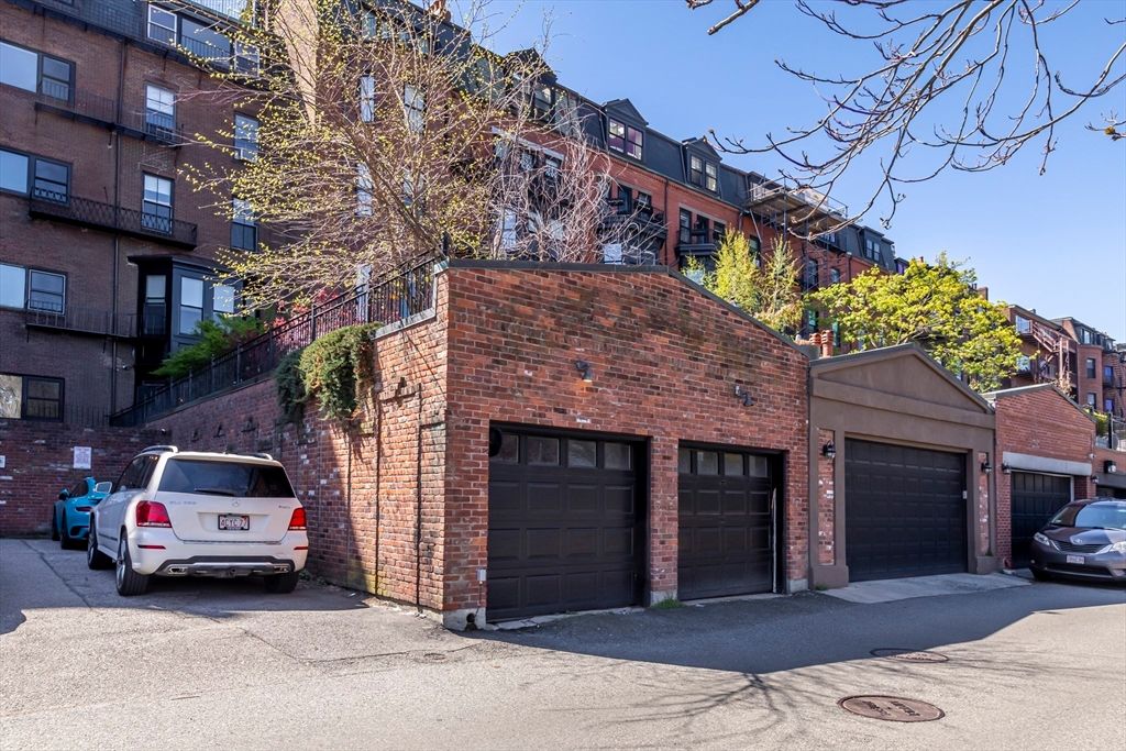 Detached Garage, Exterior