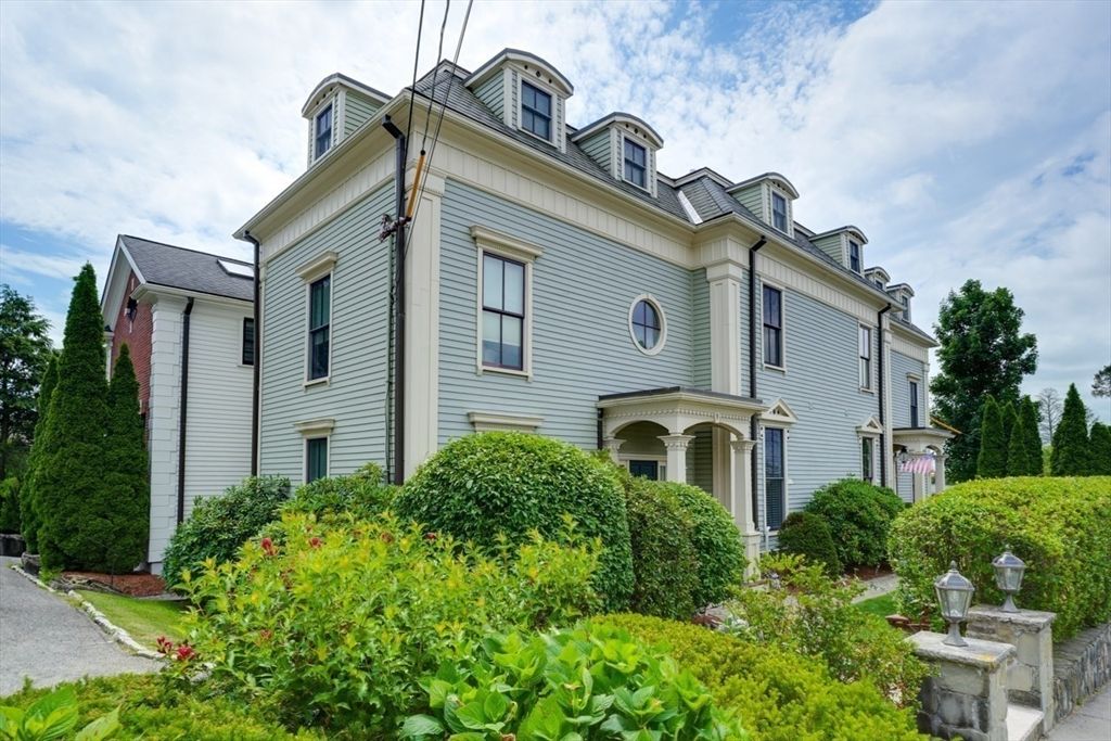 Exterior, Facade, Queen Anne Victorian