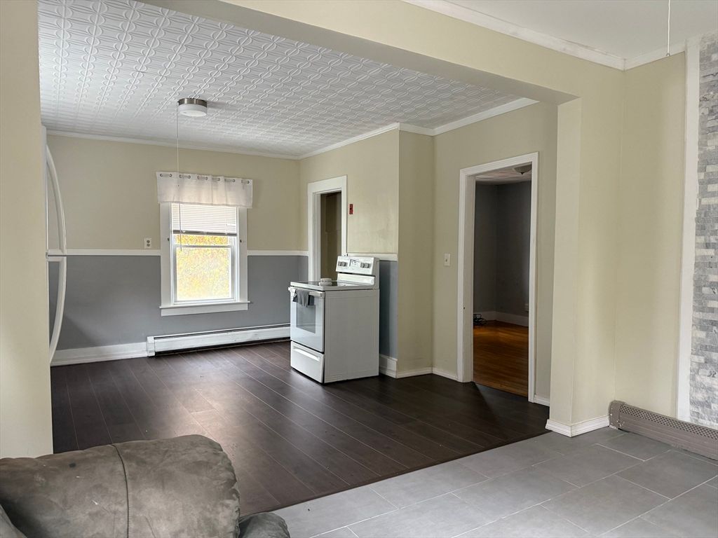 Interior, Pendant Lights, Wood Texture Flooring