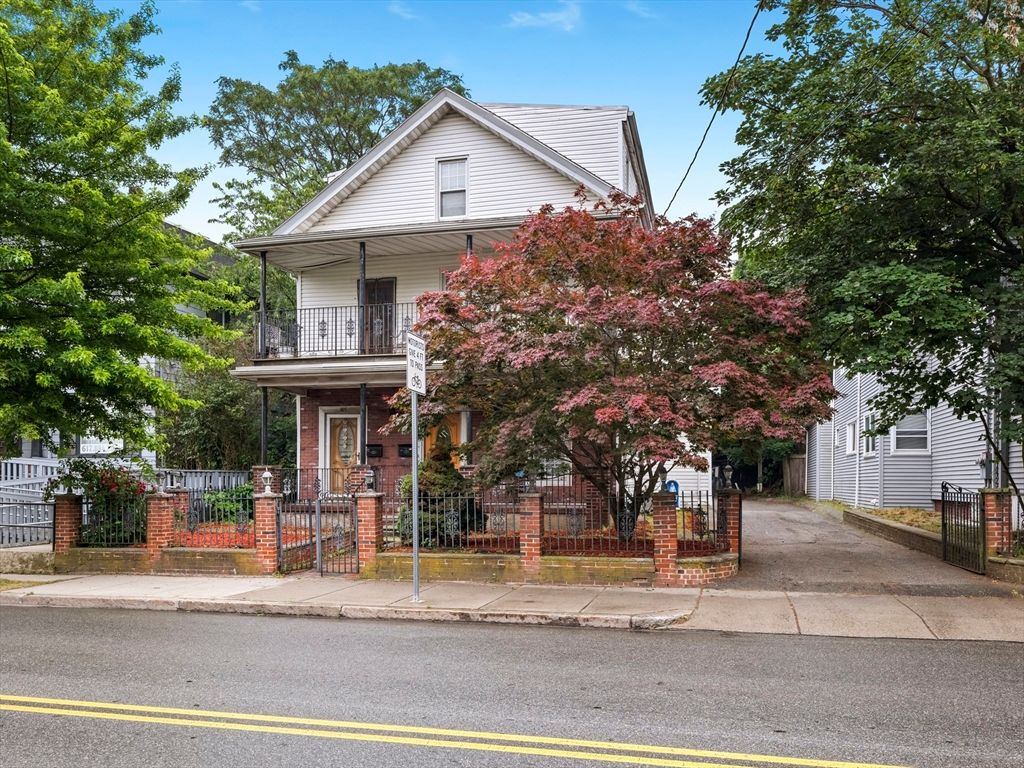 Exterior, Facade, Brick Facade, Queen Anne Victorian
