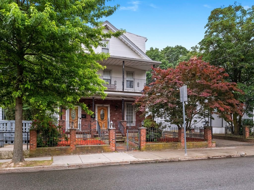 Exterior, Facade, Brick Facade, Queen Anne Victorian