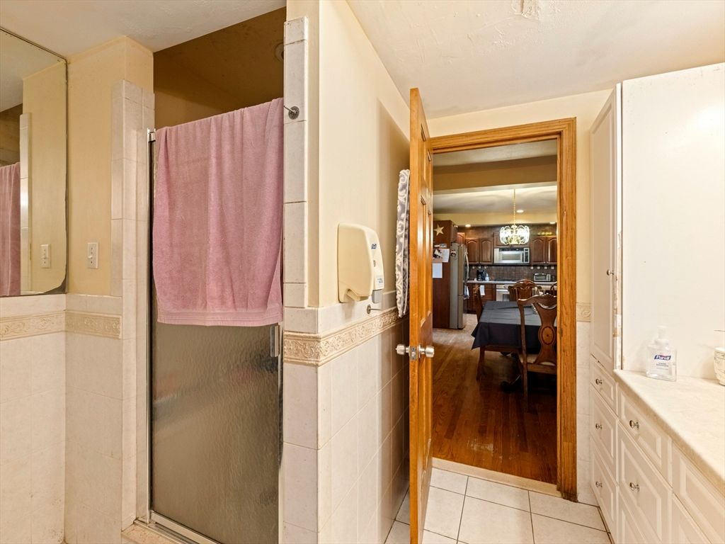 Bathroom, Interior, Pendant Lights, Wood Texture Flooring