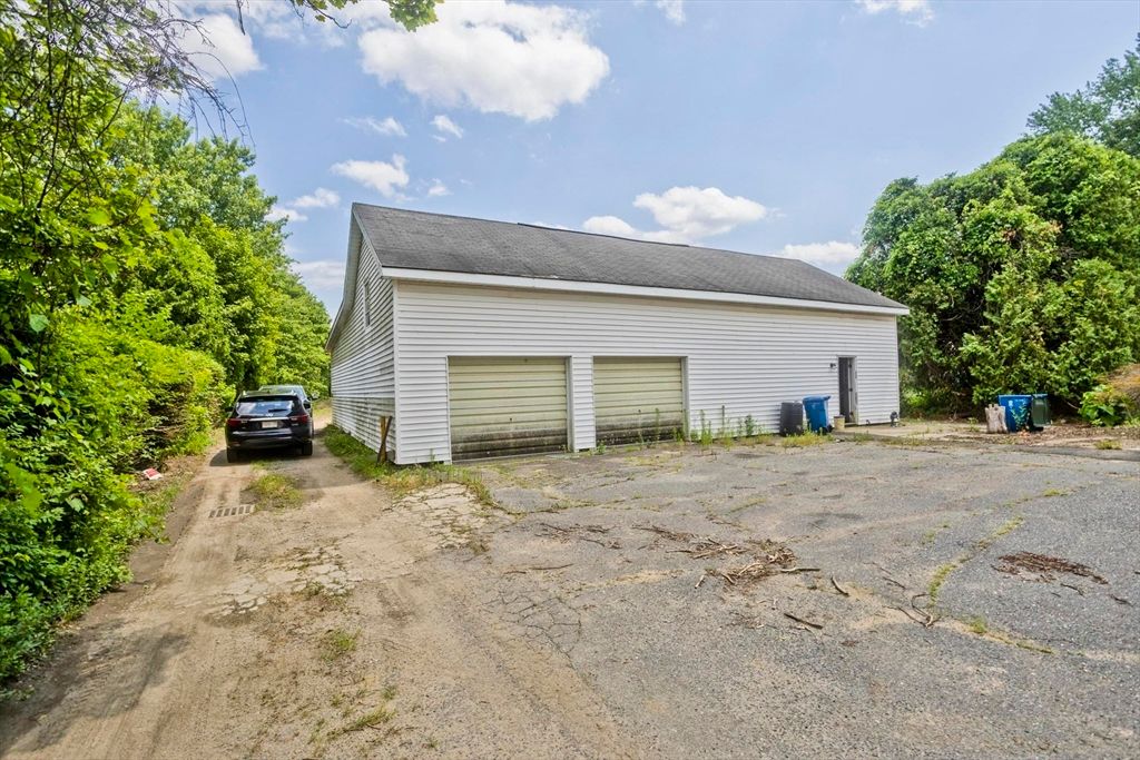 Detached Garage, Exterior