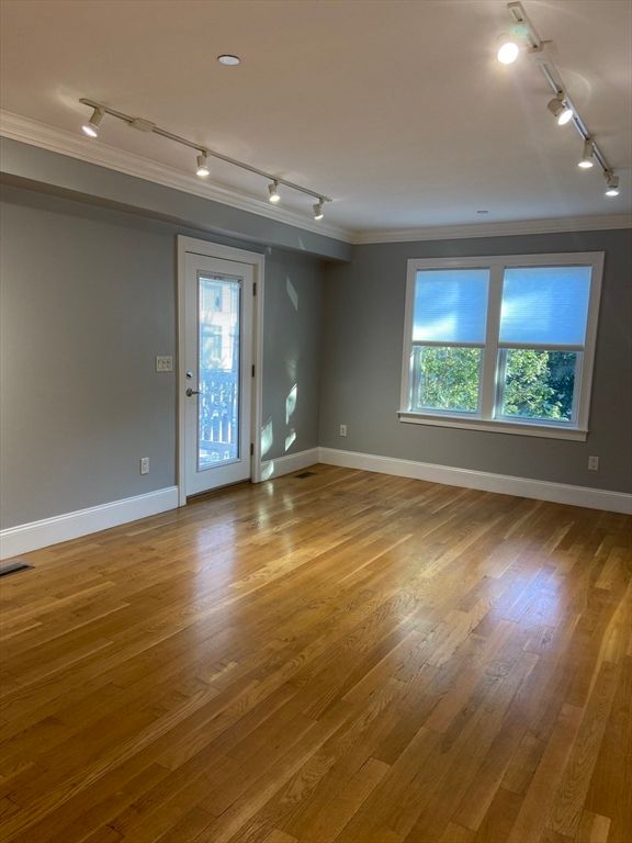 Empty room, Interior, Recessed Lighting, Wood Texture Flooring