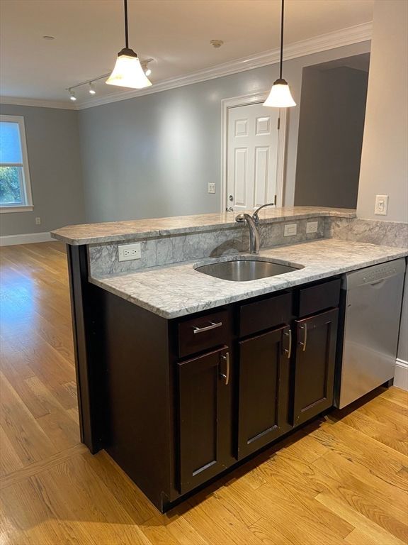 Interior, Kitchen, Pendant Lights, Wood Texture Flooring