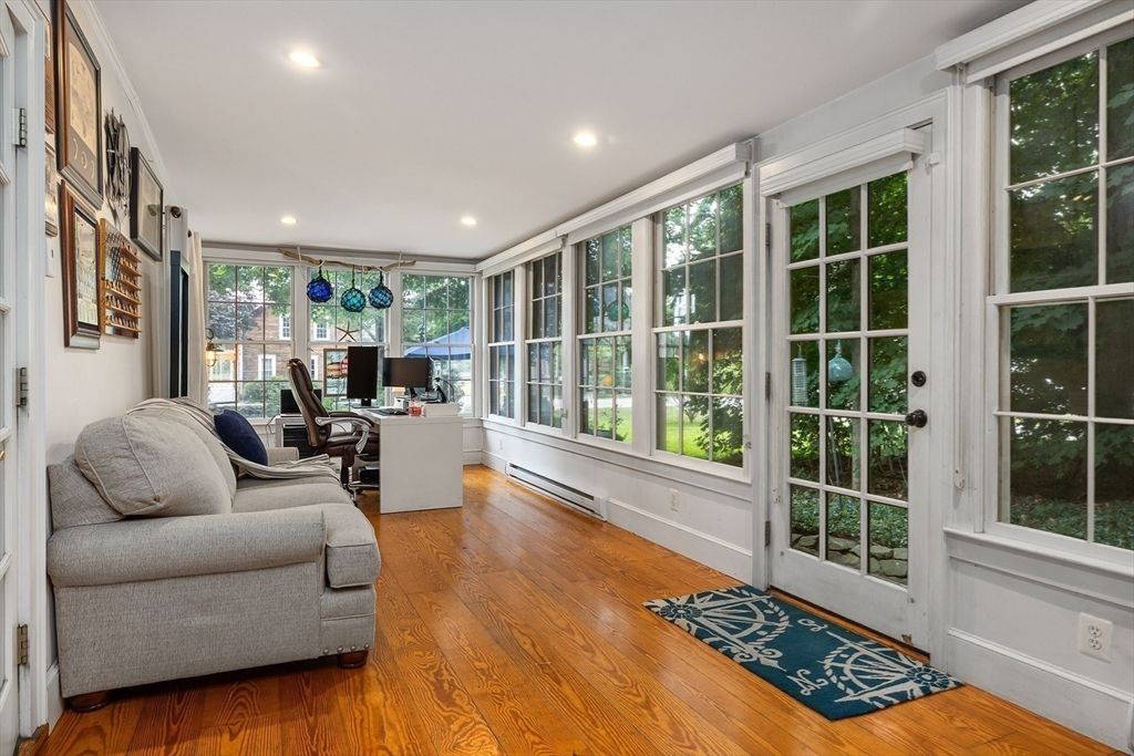 Home Office, Interior, Recessed Lighting, Sun Room, Wood Texture Flooring
