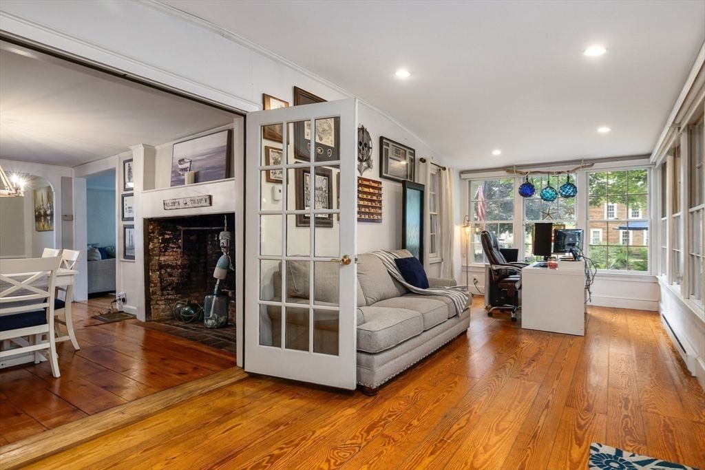 Dining room, Fireplace, Interior, Recessed Lighting, Wood Texture Flooring