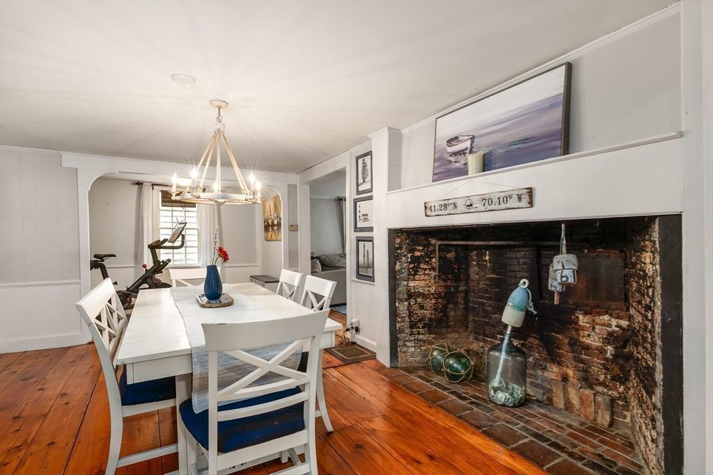 Chandelier, Dining room, Fireplace, Interior, Pendant Lights, Wood Texture Flooring