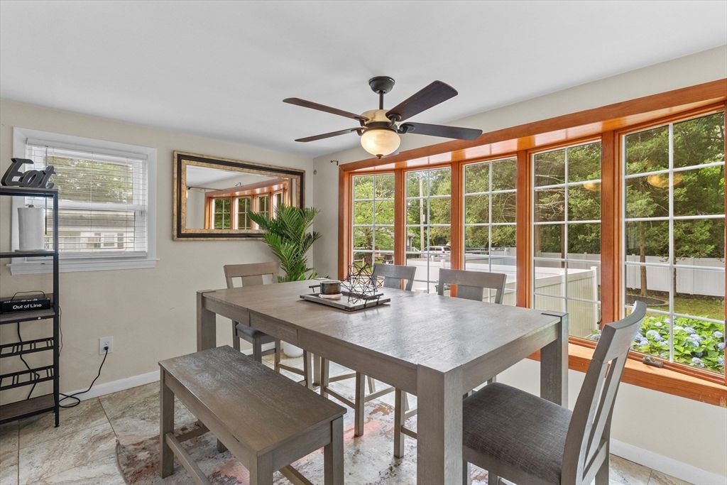 Dining room, Interior