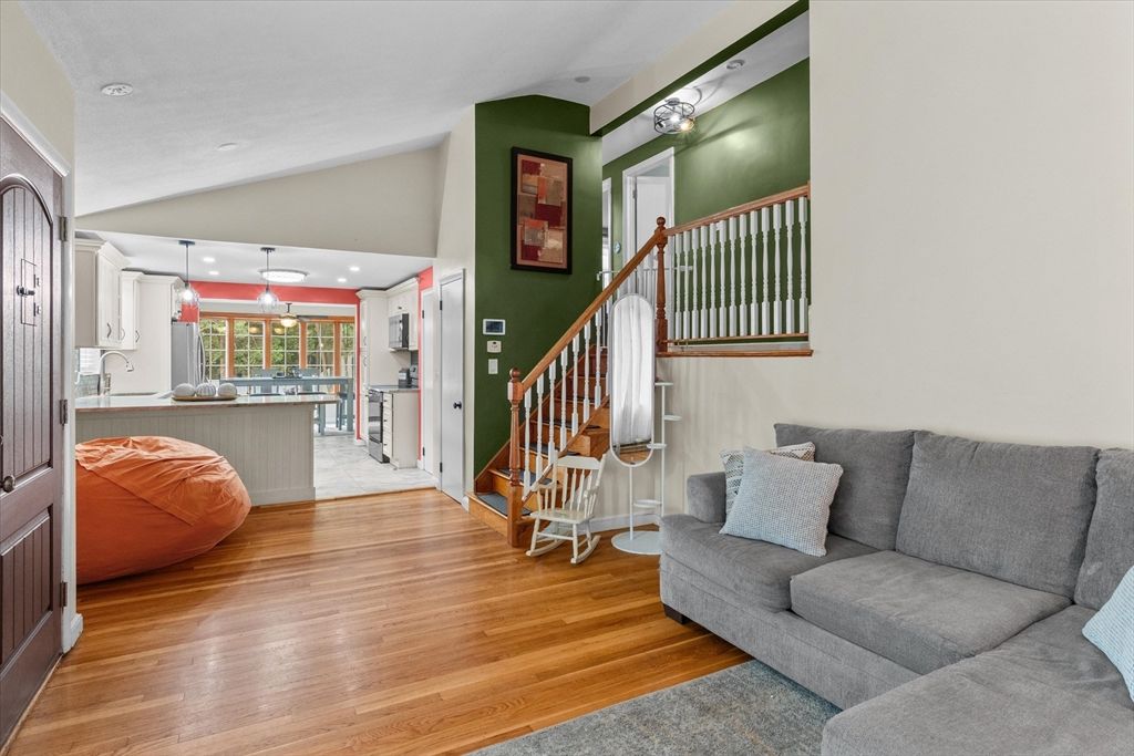 Interior, Living room, Pendant Lights, Recessed Lighting, Wood Texture Flooring