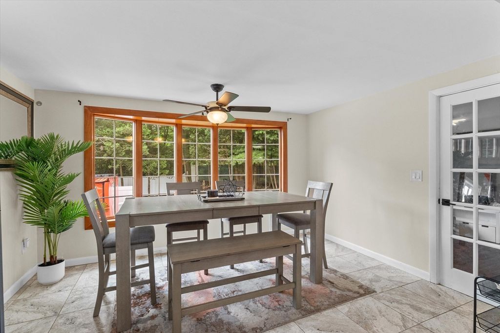 Dining room, Interior
