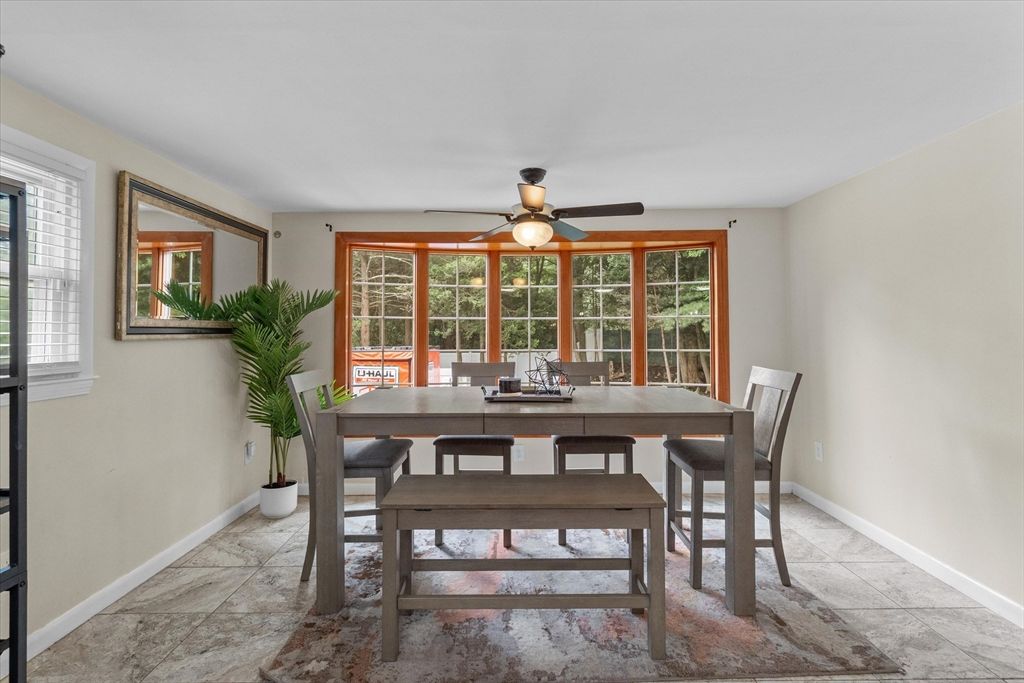 Dining room, Interior