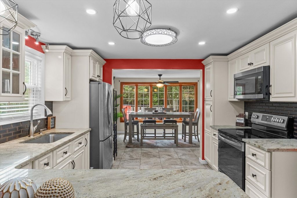 Dining room, Interior, Kitchen, Recessed Lighting