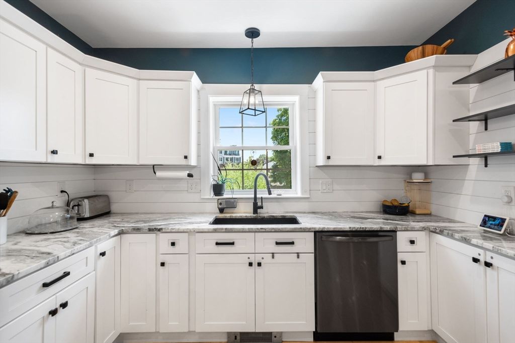 Interior, Kitchen, Pendant Lights, Wood Texture Flooring