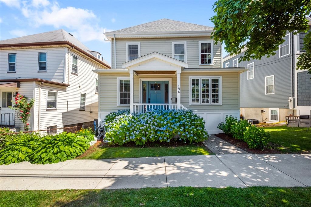 Exterior, Facade, Queen Anne Victorian