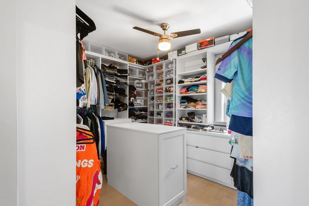 Interior, Walk-in Closets, Wood Texture Flooring