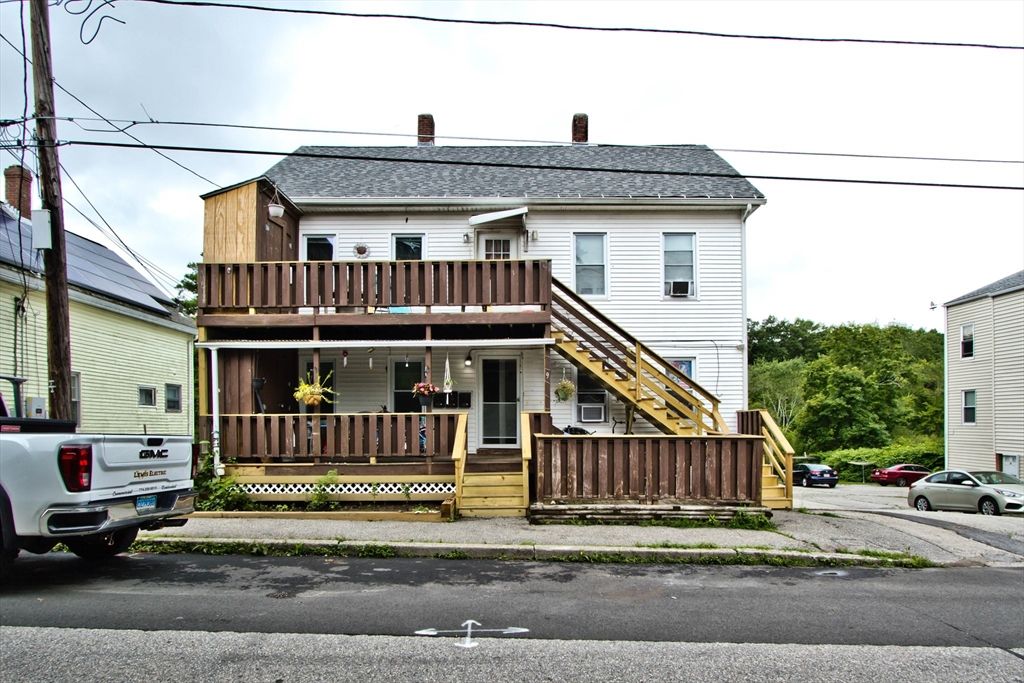 Exterior, Facade, American Foursquare